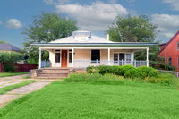 225 W Adams